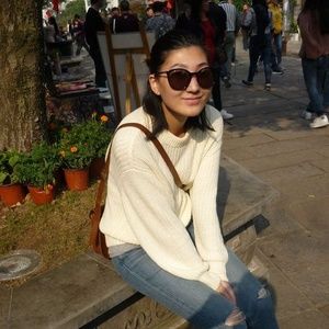 Meet your Posher, Chloe